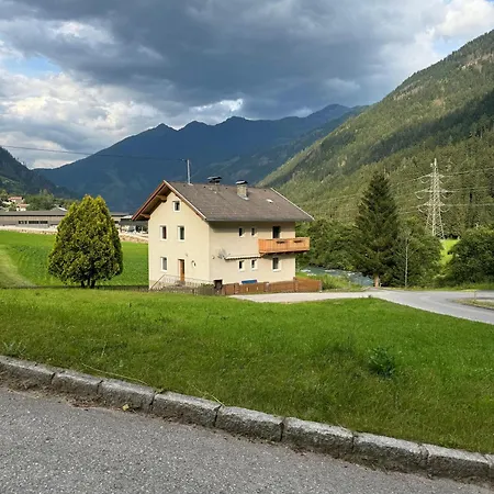 Direkt-am-fluss-und-im-moelltal-ferienwohnung-die-moell Apartman