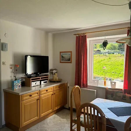 Direkt-am-fluss-und-im-moelltal-ferienwohnung-die-moell